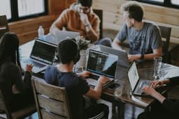 Cơ hội nghề nghiệp tại TrueBiz: Khi các startup YC S22 định hình lại tương lai kỹ thuật phần mềm