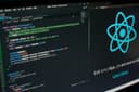 Bun, Deno hay Node.js 2026: Tại sao các bài kiểm tra hiệu năng thực tế lại đánh lừa bạn?