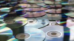Sự trỗi dậy bất ngờ của đĩa CD: Khi vật lý hóa âm nhạc trở thành xu hướng sưu tầm công nghệ