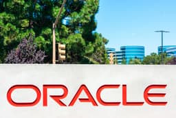 Oracle bị hạ tín nhiệm xuống BBB: Cú sốc tài chính và bài học về quản trị nợ trong kỷ nguyên AI