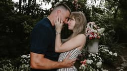 Cơn sốt rác thải từ đám cưới Taylor Swift: Khi tâm lý đám đông lấn át tư duy logic của người hâm mộ