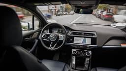 NHTSA ra tối hậu thư: Các công ty xe tự lái phải giải quyết triệt để vấn đề cản trở lực lượng cứu hộ