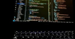 Nghịch lý năng suất: Tại sao việc chạy đua theo khối lượng code lại đang hủy hoại chất lượng phần mềm của bạn