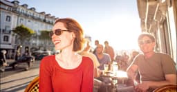 Ray-Ban Meta và Nghịch lý người ngoài cuộc: Khi quyền riêng tư đối mặt với công nghệ đeo trên người