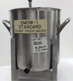 Nước uống chính thống nhất thế giới: Khi tiêu chuẩn đo lường có giá 120.000 USD mỗi gallon
