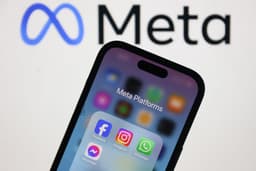 EU cảnh báo Meta về các tính năng gây nghiện trên Facebook và Instagram: Bước ngoặt trong quản lý thuật toán